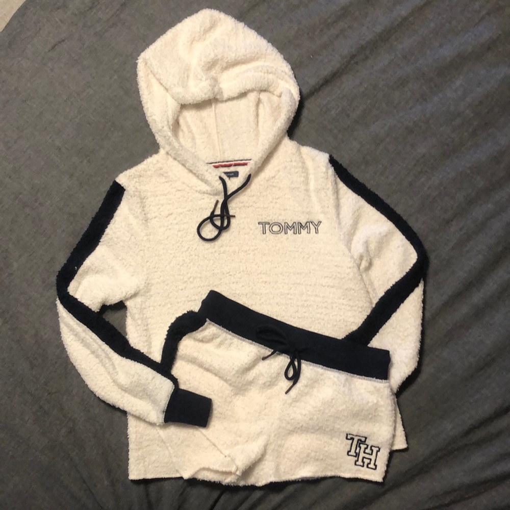 Tommy Hilfiger shaggy cotton shorts and hoodie set.